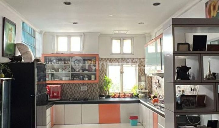For Rent: Large 4.5-Storey Shop House, 12 Meters Wide, Roadside, Suitable for Business in Grogol. 2