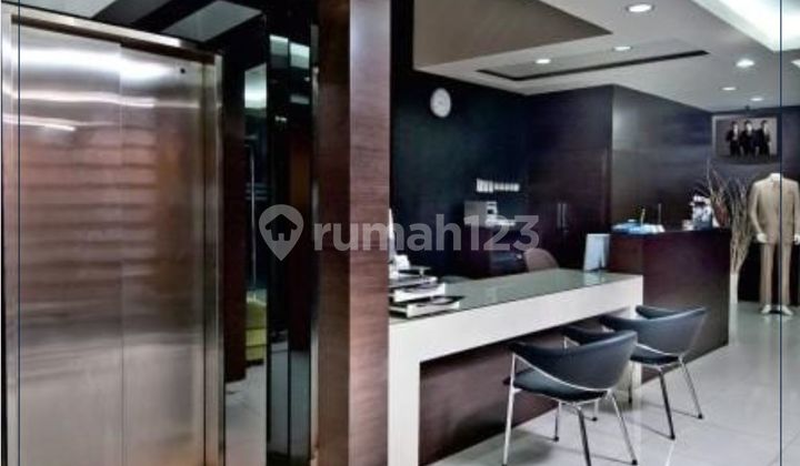 Shop House with a 500 Square Meter Residential Area, Elevator Included - Located in Petojo, Central Jakarta 2