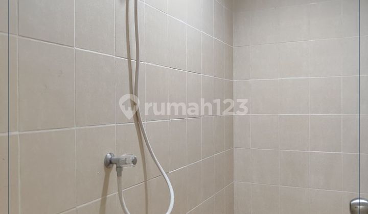 Dijual Cepat !! Rumah Baru Siap Huni 4+1 Kamar - Lingkungan Tenang di Duri Kepa - Jakarta Barat 2