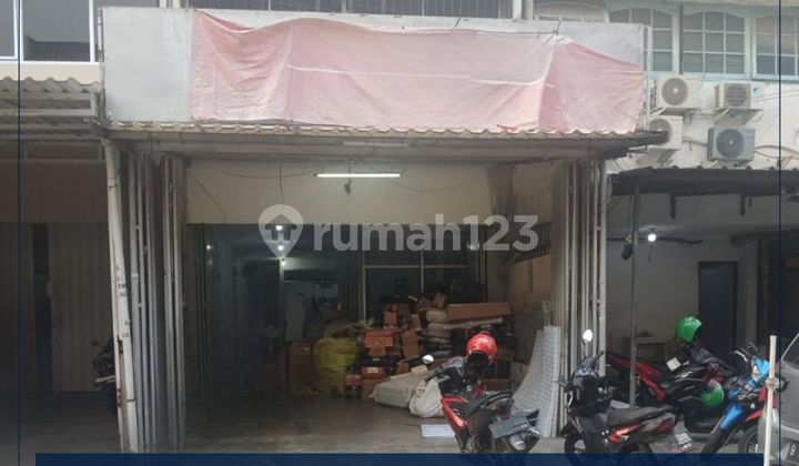 4-Storey Shop House, 5 Meters Wide, Ready to Use, Strategic Location in Mangga Besar 4-Storey Shop House, 5 Meters Wide, Ready to Use, Strategic Location in Mangga Besar