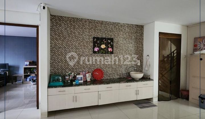 Rumah Bu Posisi Hoek Luas 300 Meter Lebih di Greenville - Jakarta Barat 2