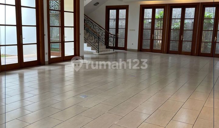 Rumah Dengan Kolam Renang Plus Balkon Dan Dapur Estetik, Strategis Di Kemang Jaksel 2