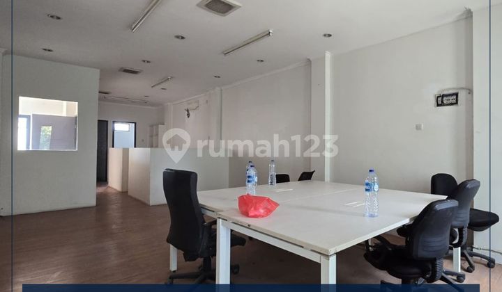 Ruko Gandeng 3 Lantai Siap Pakai Dan Parkiran Luas Di Kebayoran Baru - Jakarta Selatan