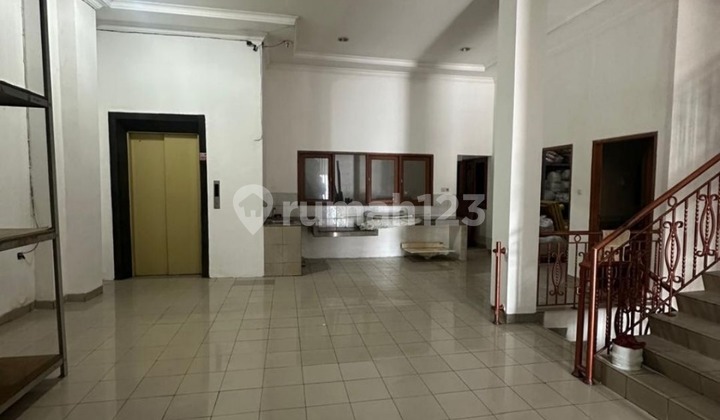 Rumah Kantor Plus Gudang dan Lift, di Tomang - Jakarta Barat 2