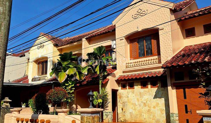 Rumah Gaya Bali dalam Townhouse di Cinere 1