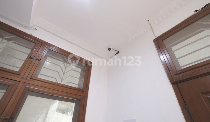 Kos Bulanan Essence Tamansari Tipe Single Jendela Koridor Furnish 11