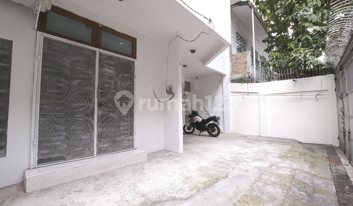 Kos Bulanan Essence Tamansari Tipe Single Jendela Koridor Furnish 23