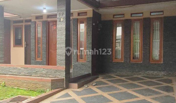 Rumah 2 lantai, sdh SHM, baru renovasi, dekat gerbang utama citra raya cikupa.  1