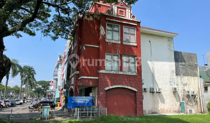 3-storey shop house on Boulevard Citra Raya street, Tangerang 2