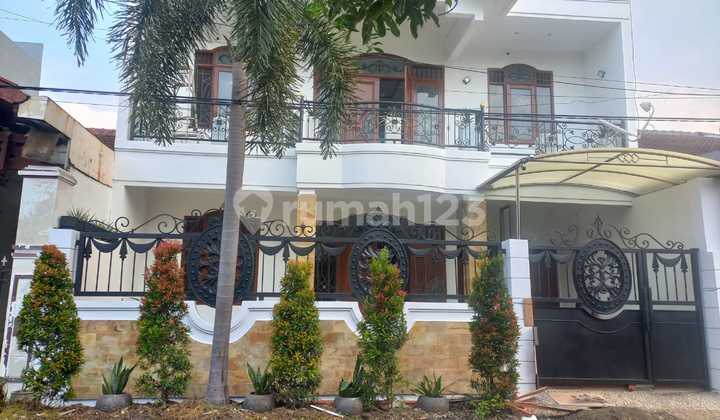 Rumah Cantik Ketintang Surabaya