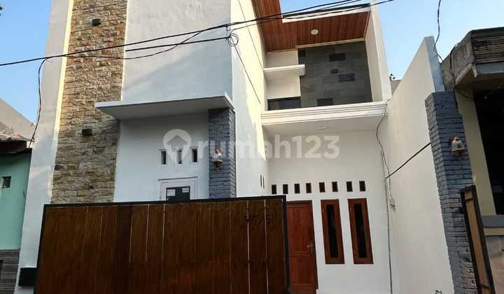 Dijual Rumah Mezzanine Terenovasi di Citra Raya, Tangerang! Hanya 3 Menit dari Mall Ciputra