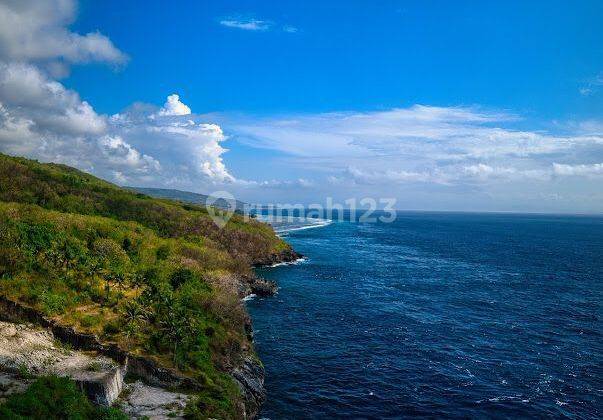 Tanah loss tebing laut di nusa Penida klungkung bali 1