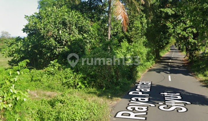Land on Jalan Raya Pantai Siyut Tulikup Gianyar Bali