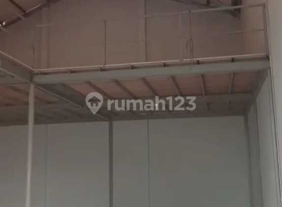 Warehouse, Move-In Ready 2 Floors Suitable for Expediting Business