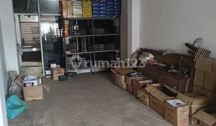 Ready-to-Use Shop House - Baliwerti, Surabaya, Easy Access 2