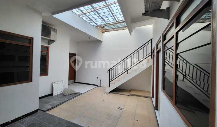 Rumah Daerah Lebak Kenjeran Cocok Untuk Hunian Atau Usaha Online Row Jalan 2,5 Mobil 2