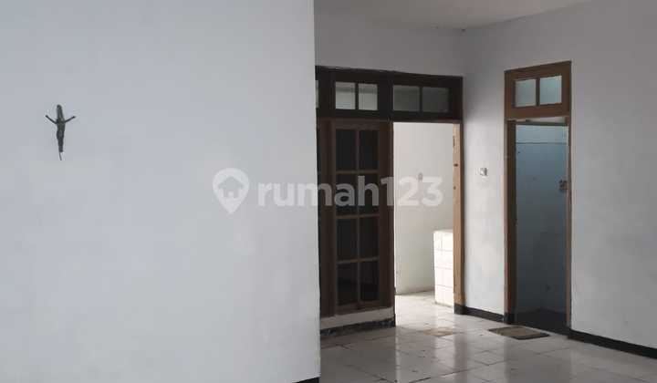 Simpang Darmo Permai House Near Pakuwon Mall 2