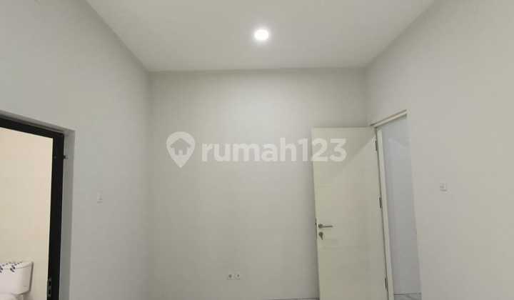 Nice Setro House, One Step to Kenjeran Main Road, Near PCM, Galaxy Mall. 2