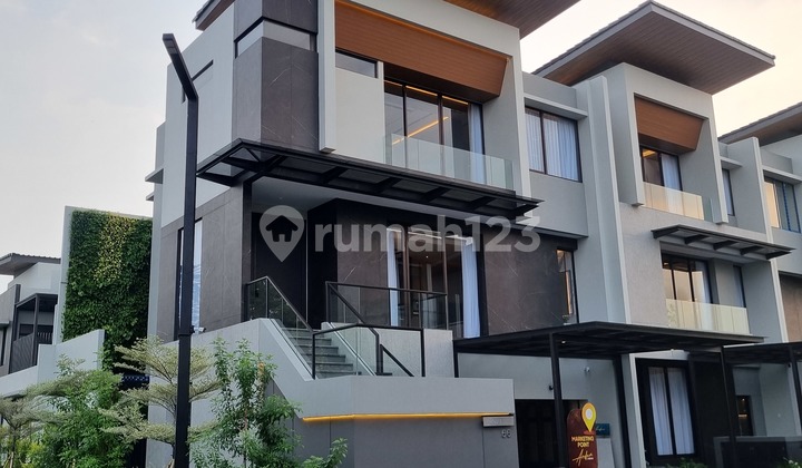 Hanya 1 Menit Ke The Spring Club! Rumah Heron Summarecon Gading Serpong