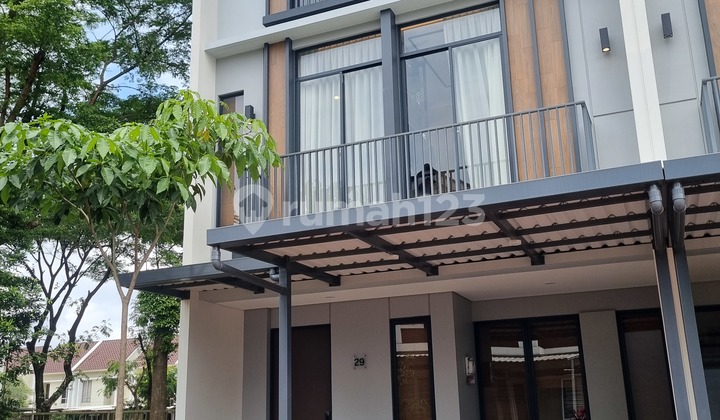 3-Story House in Malibu Village Gading Serpong 2