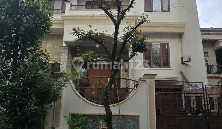 Nice 4-Storey House Strategic Location in Sunter