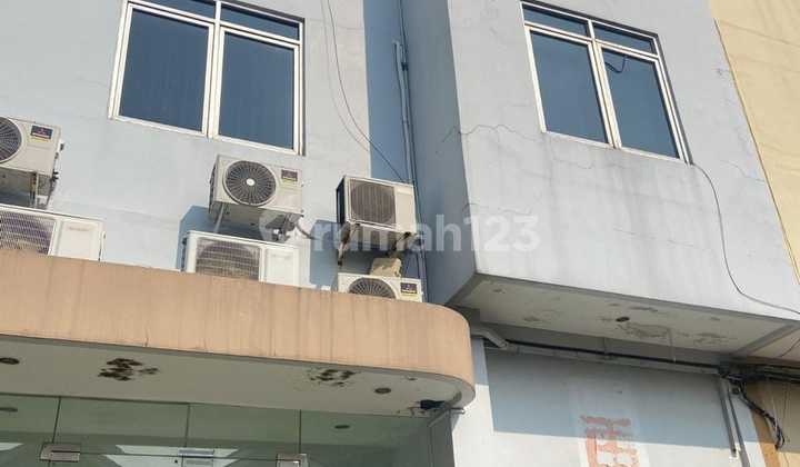 Selling fast, 4-story shophouse in Kelapa Gading