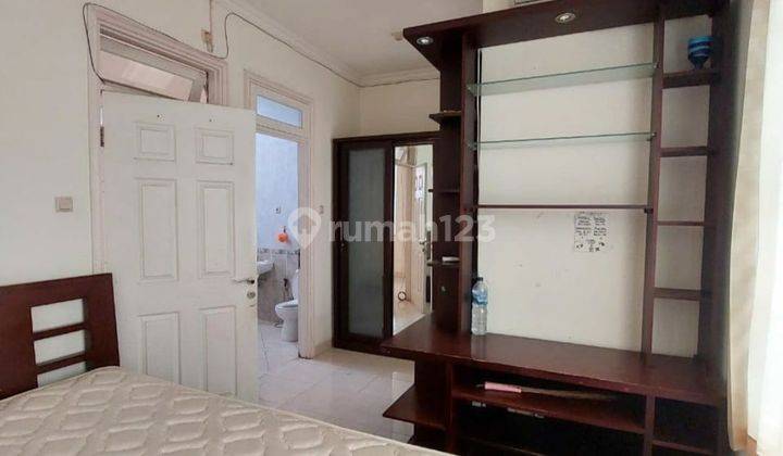 Rumah 2 Lantai Semi Furnished 3+1 Kamar Tidur Developer Bagus 1