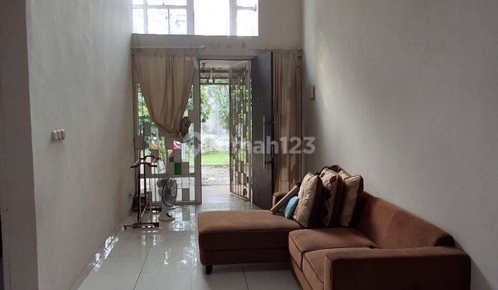 Rumah 2 Lantai Bagus Unfurnished HGB 3 Kamar Tidur Depan Taman 1