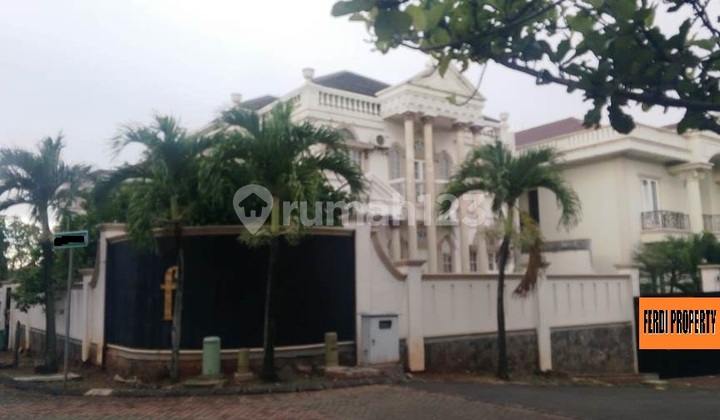 Rumah Sultan Mewah Furnished SHM Lokasi Hook Dekat Taman 2