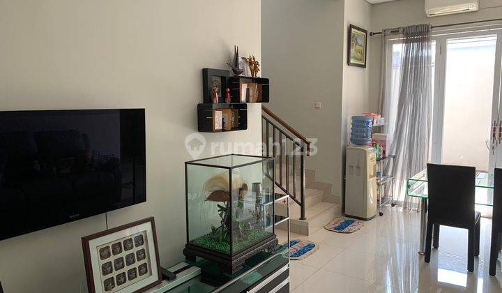 Rumah 2 Lantai Bagus Unfurnished SHM View Danau Akses 200 M2 Toll 1