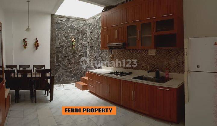 Rumah 2 Lantai Sudah Renovasi Unfurnished SHM 4 Kamar Tidur  1