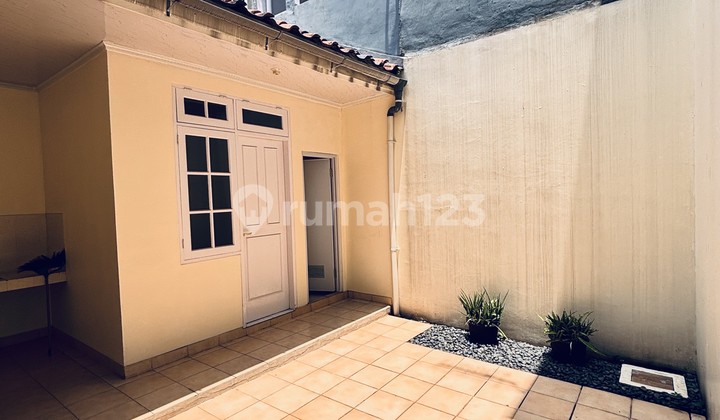 Bisa KPR, Rumah, 2 Lantai, SHM, Bebas Banjir Akses 200M2 Toll