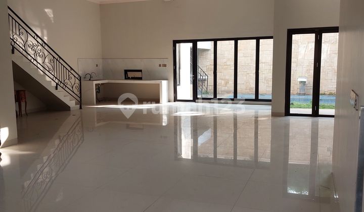 Rumah Mewah 2,5 Lantai Hadap Timur Bonus Kolam Renang Kota Wisata 2