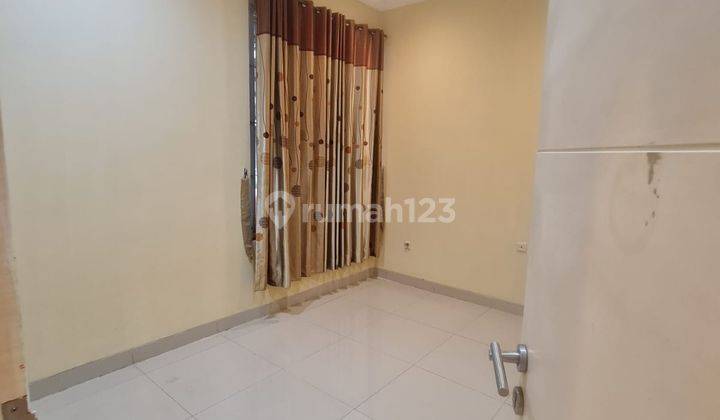 Rumah 2 Lantai Sudah Renovasi Unfurnished SHM 4 Kamar Tidur 2