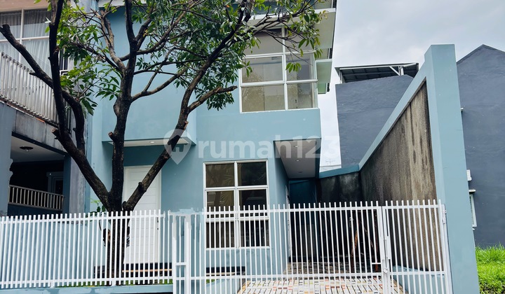 Siap Huni, Rumah, 2 Lantai, SHM, Bebas Banjir Lokasi Hook