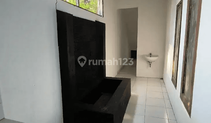 Bu Rumah 2 Lantai Unfurnished SHM 3 Kamar Tidur Kawasan Premium 2