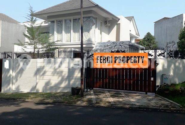 Rumah 2 Lantai Hadap Timur Bulovard Raya SHM Kolam Renang Pribadi