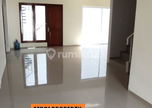 Bebas Banjir, Rumah, 2 Lantai, HGB 200 M2 Toll Jatikarya 2
