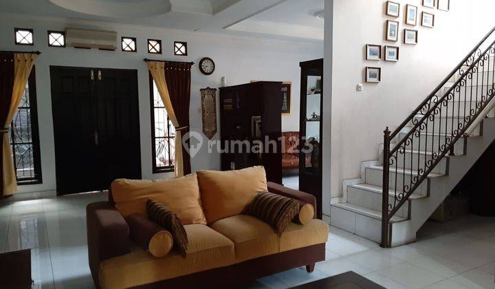 Rumah Kontrakan 2 Lantai Bagus Semi Furnished SHM 4+1 Kamar Tidur 1