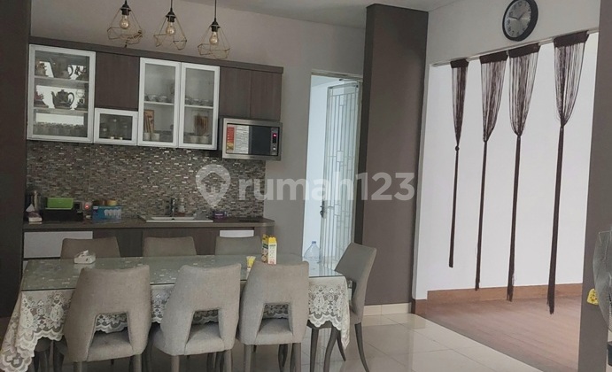 Bu Rumah Bagus Semi Furnished SHM Bulovard View Danau