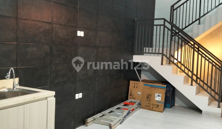 Rumah Kontrakan Bagus 2 Lantai Unfurnished 4 Kamar Tidur 2