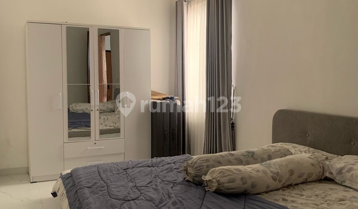 Rumah Bagus Semi Furnished SHM LT 194 M2 Akses 5 Pintu Toll 2