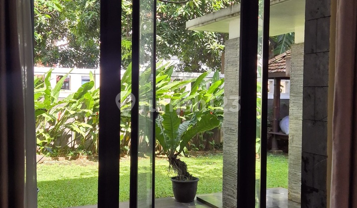 Rumah, 2 Lantai Hook SHM Tanah Luas Akses 5 Pintu Toll