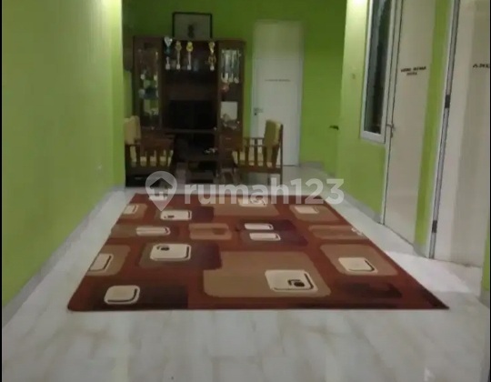 Rumah 2 Lantai SHM Unfurnished 6 Kamar Tidur Sudah Renovasi