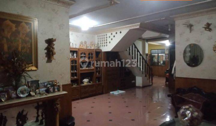 Rumah 2 Lantai Gandeng Hook SHM Unfurnished Jatinegara Jakarta 1