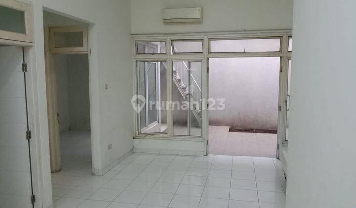 Bu Rumah Unfurnished SHM Hadap Barat Lt 120 M2 Lb 74 M2  2