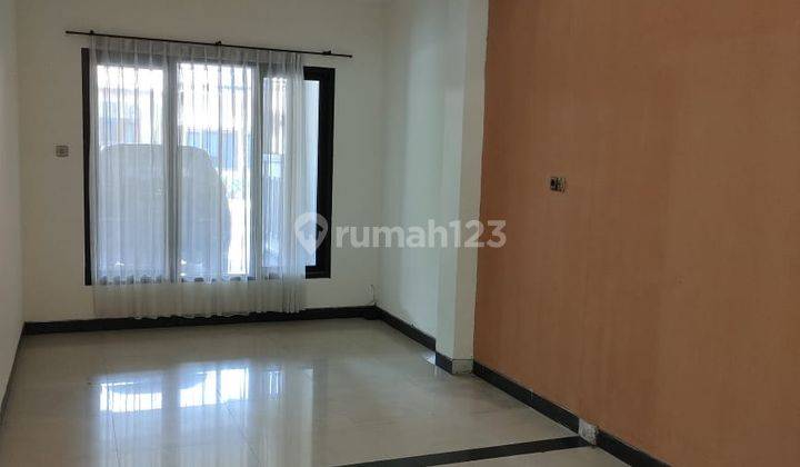 Bu Rumah 2 Lantai Rapi 4+1 Kamar Tidur Taman Kenari Nusantara 2