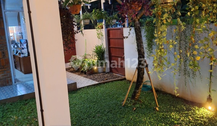 Bebas Banjir, Rumah, 2 Lantai, Siap Huni Lokasi Hook Model Unik