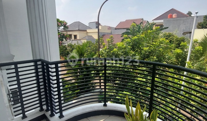 Rumah Bagus SHM 3 Lantai Akses 5 Pintu Toll Lokasi Favorite