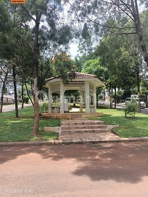 BU Land 337 m2, front hook location near park, close to security post